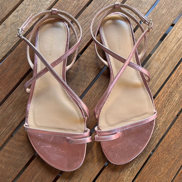 Via Spiga | V-calandre City Flat Sandals - Picture 5 of 7